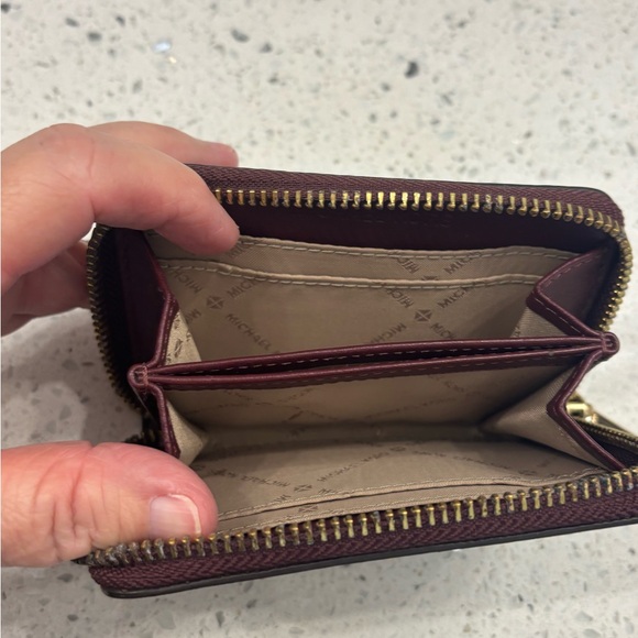 Michael Kors crossbody and matching wallet - Picture 8 of 9